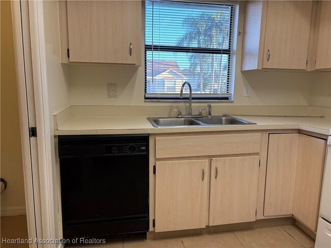 Building Photo - 4817 Vilabella Dr