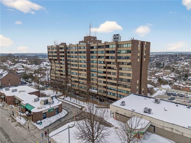 Building Photo - 750 Washington Rd