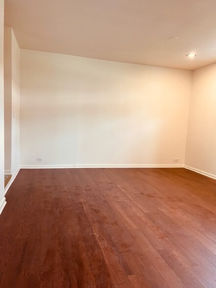 Building Photo - 127 N Northwest Hwy