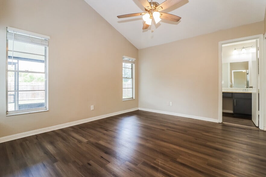 Building Photo - 12832 Dunhill Dr