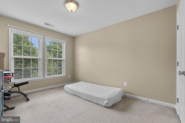 Building Photo - 43682 Chicacoon Creek Square