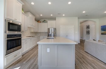 Building Photo - 1930 Creekwood Cv