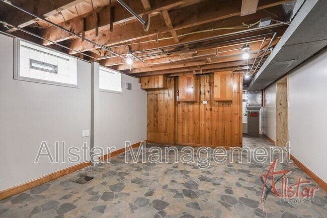 Building Photo - 9113 Outlook Dr