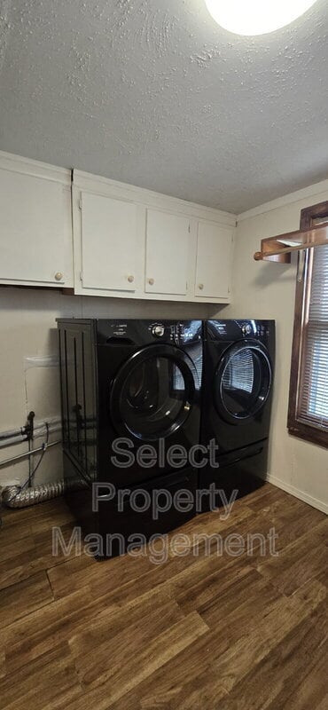 Building Photo - 2425 White Oak Ave