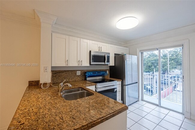 Building Photo - 2575 SW 27th Ave