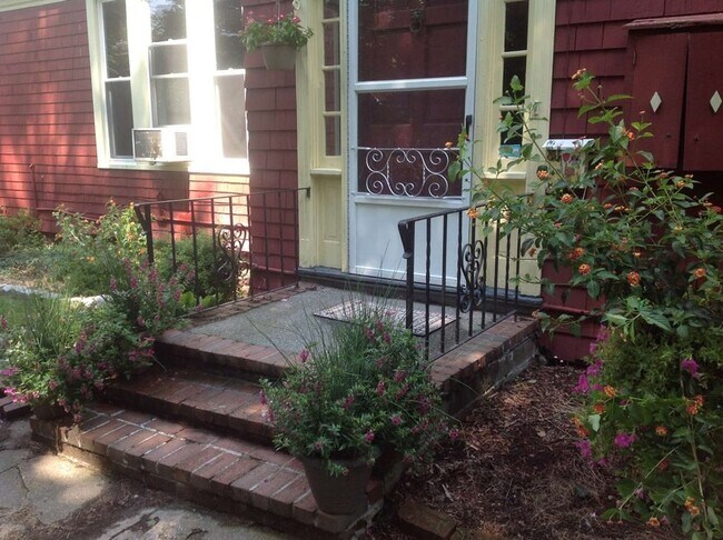 Primary Photo - 31 Highland Ave