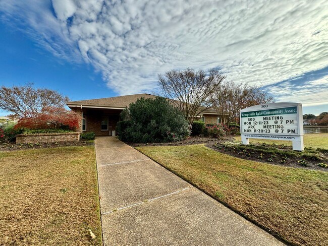 Building Photo - 3-Bedroom Townhome Ready NOW!! Completely Updated - Fenced Backyard - Exterior Storage!