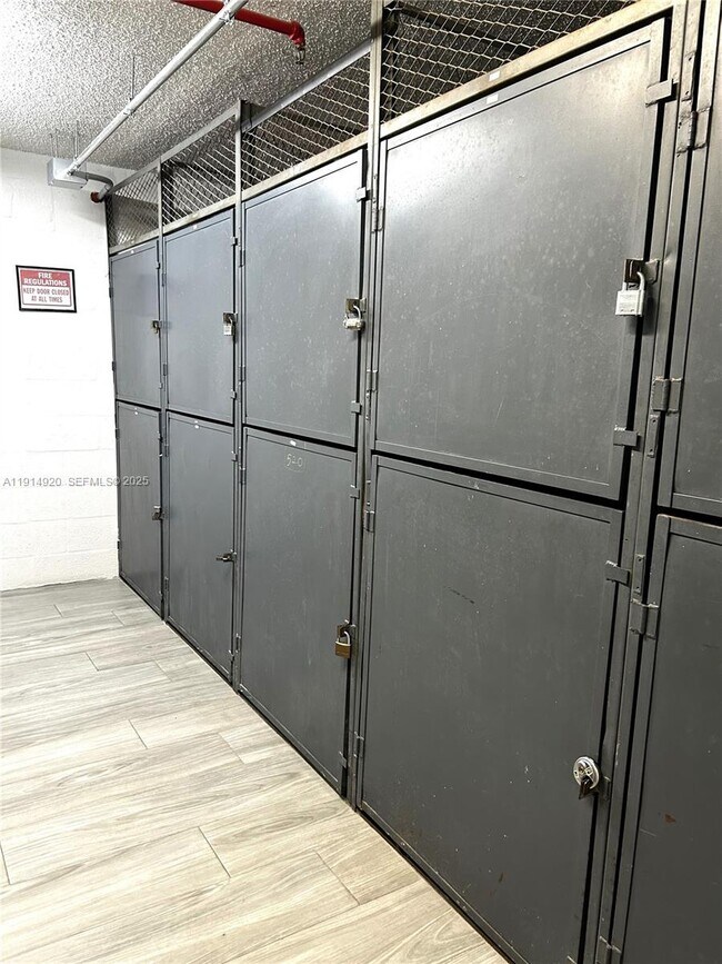 Building Photo - 16919 N Bay Rd