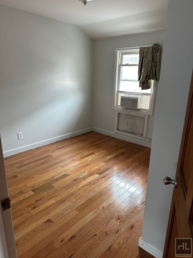 Building Photo - 122 PLACE