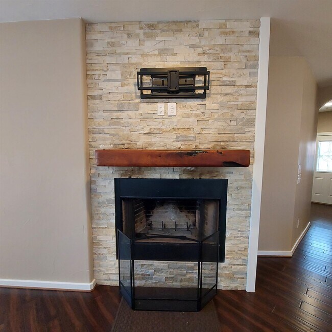 Building Photo - 300 Knights Row