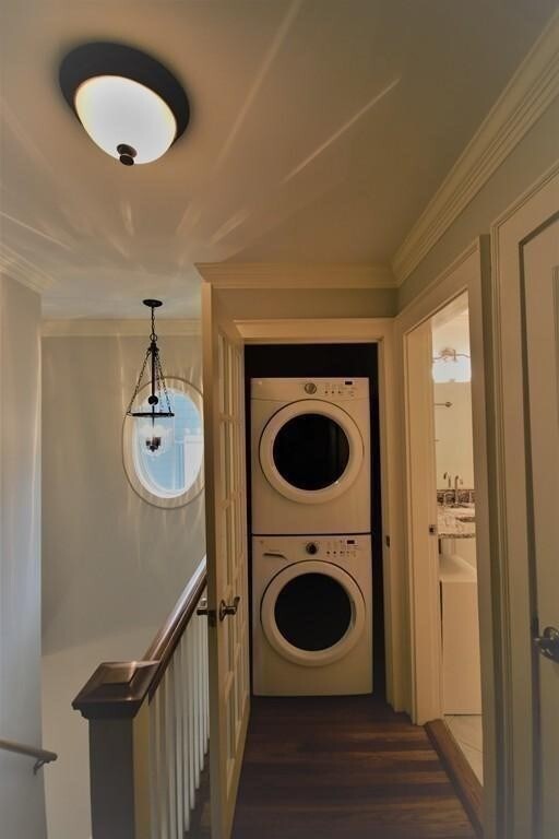 Building Photo - 30 Farmcrest Ave