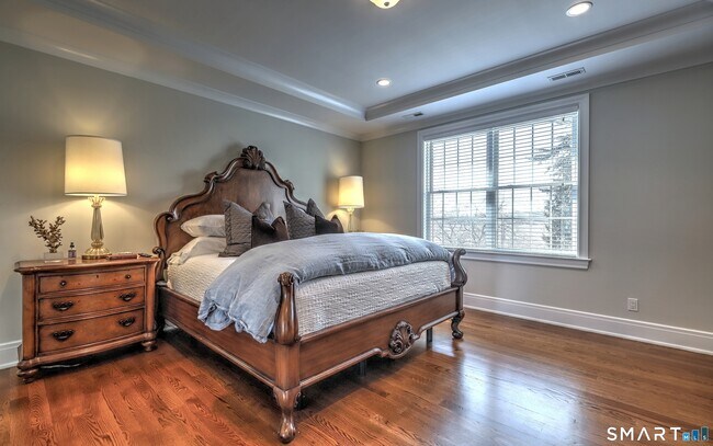 Building Photo - 30 Narrow St