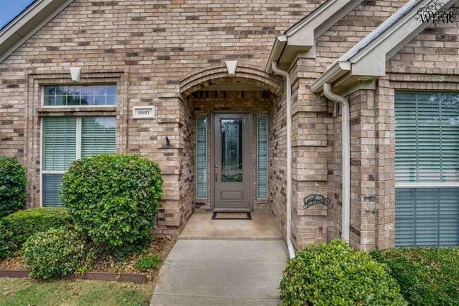 Building Photo - 8 Maplewood Ct