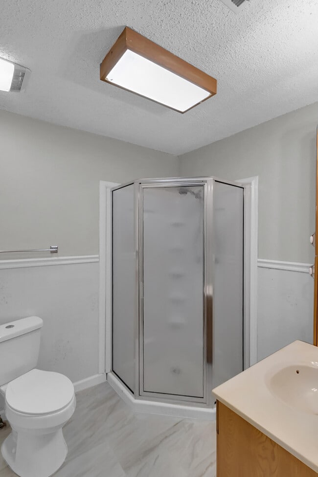 Building Photo - 300 Wildwood St