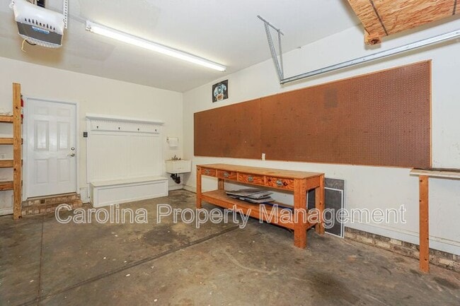 Building Photo - 181 Streamside Pl