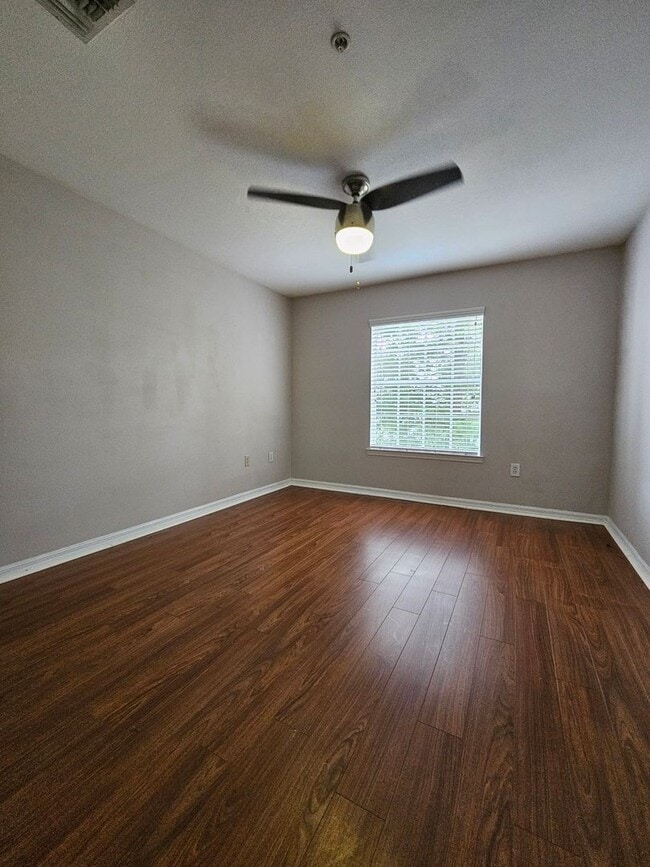 Building Photo - A small, gated community close to UNF, St....