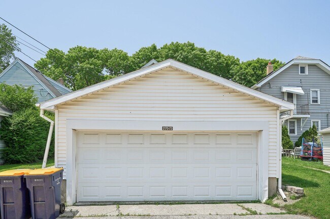 Building Photo - 2170 S 64th St
