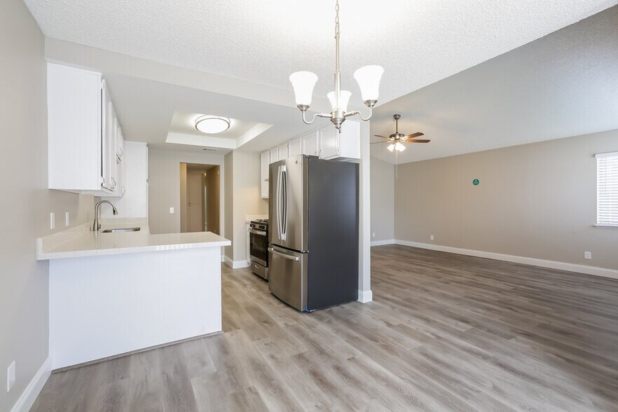 Building Photo - 3990 Avocado Dr