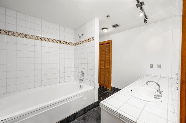 Building Photo - 1011 Wood St