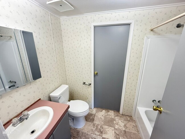 Building Photo - Large 3 Bed / 2 Bath Country Home on 1 Acre – Tieton, WA