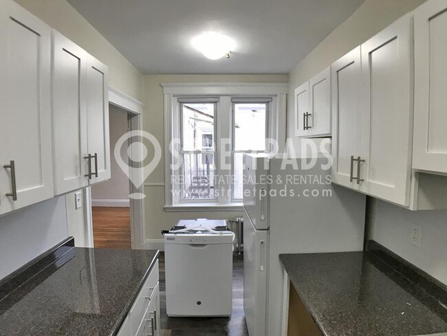 Building Photo - 1 bedroom in Boston MA 02215
