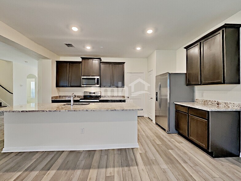 Building Photo - 7926 Cactus Plum Dr