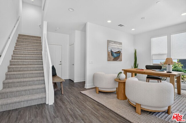 Building Photo - 1678 Topanga