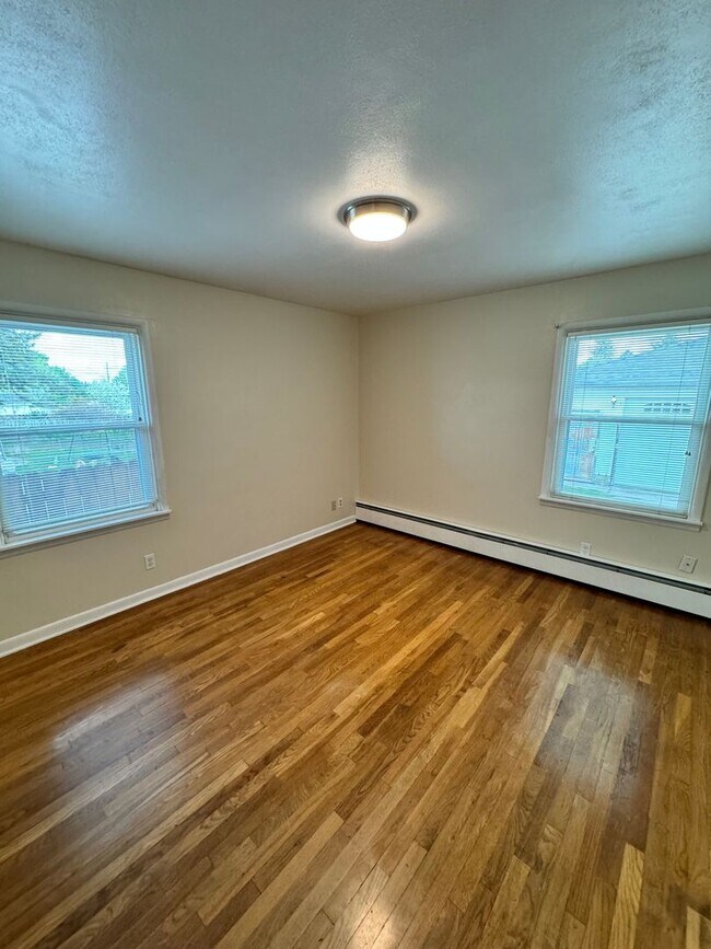 Building Photo - South Hill Cozy 3 bed 2 bath