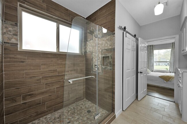Building Photo - 13527 Summer Hill Dr