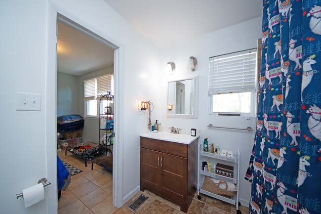Building Photo - 314 Woodhaven Dr