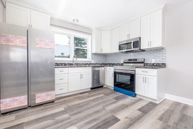 Building Photo - 81 Main St