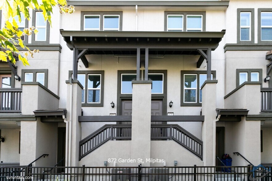 Building Photo - 872 Garden St
