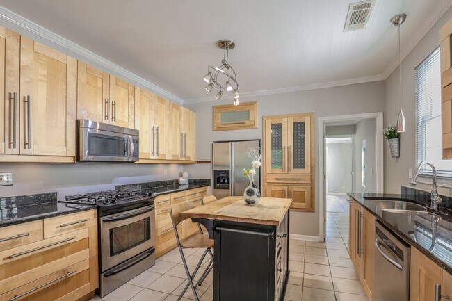 Building Photo - 507 Boulevard NE