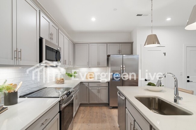 Building Photo - 129 Leggo Ave