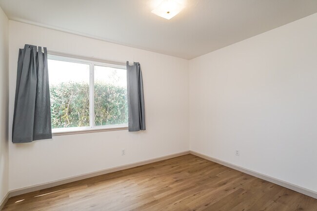 Building Photo - 6500 Lockhurst Dr