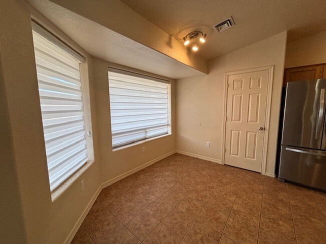 Building Photo - 3 Bedroom - 2 Bath Home