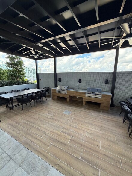 Building Photo - 3909 N 30th Ter