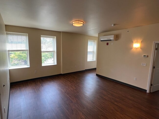 Building Photo - 401 Schoonmaker Ave
