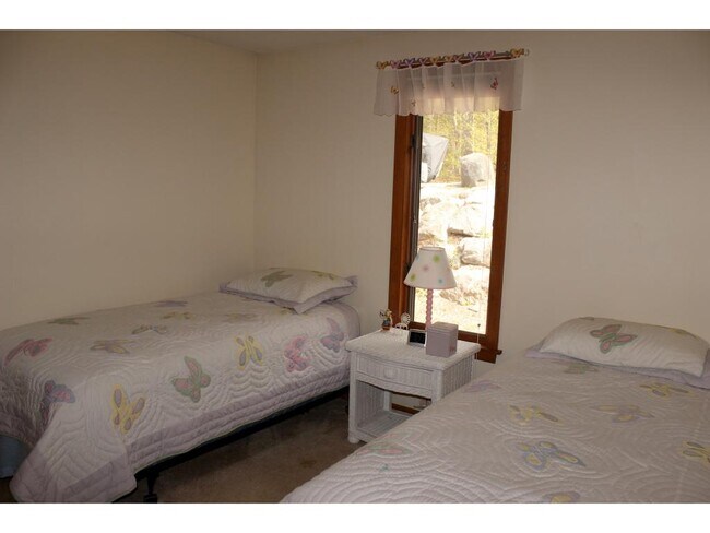 Building Photo - 619 Otter Rd