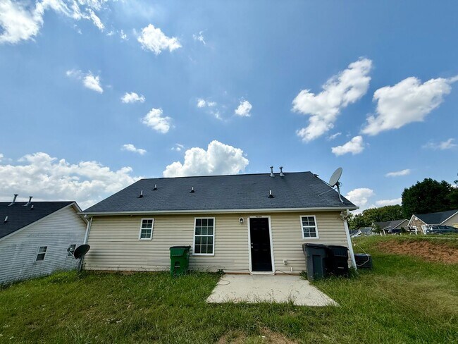 Building Photo - 4605 Palm Breeze Ln