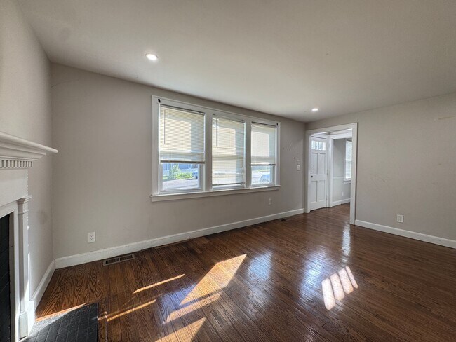Building Photo - Cape Cod Single Family | Just a Block from the Beach!