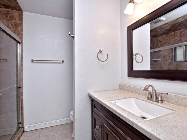 Building Photo - 2407 Versailles Dr