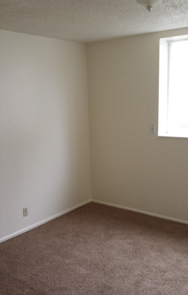 Building Photo - 475-477 Delta Cir