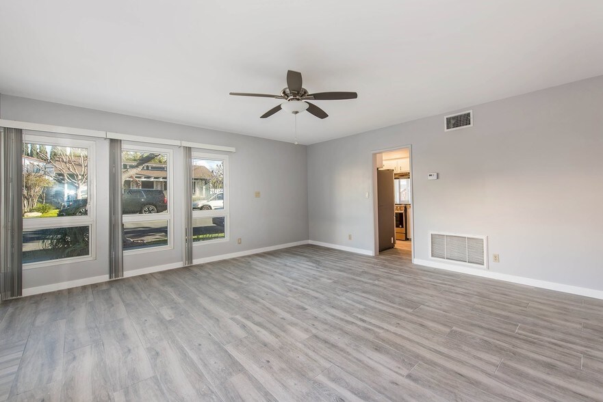 Living Room - 4710 E Shaw St