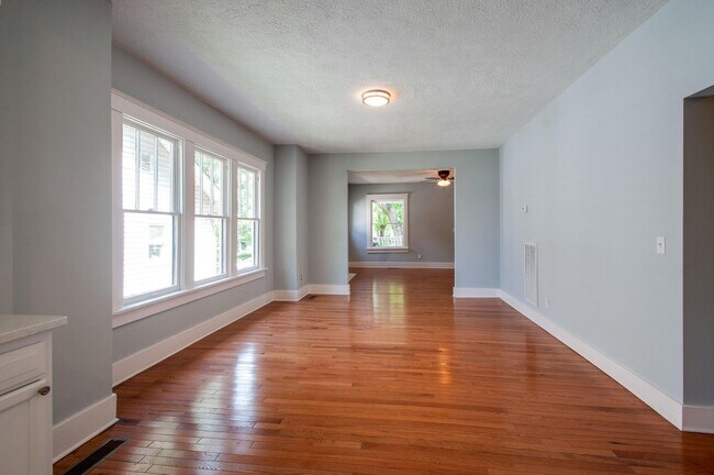 Building Photo - 1306 Douglas Ave
