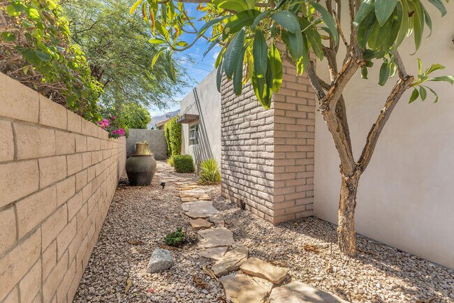 Building Photo - 53945 Eisenhower Dr