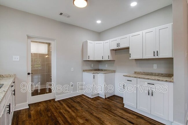 Building Photo - 2115 Hallwood Dr