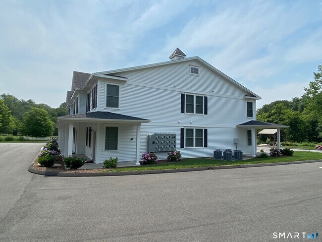Building Photo - 2772 Boston Post Rd