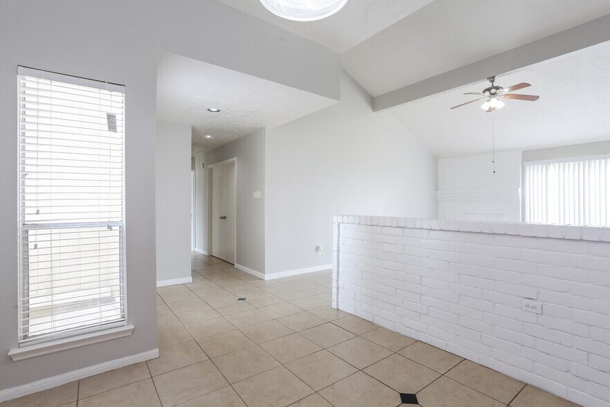 Building Photo - 16158 Coyridge Ln