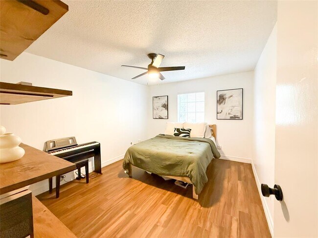 Building Photo - 2120 El Paseo St